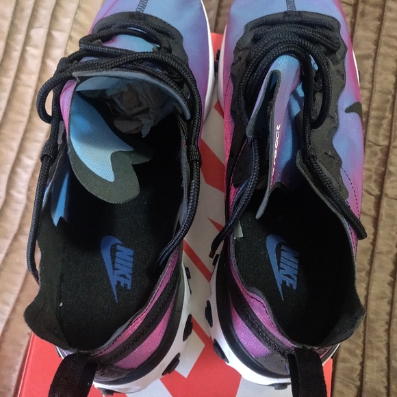 Nikes - Picture 5 of 7